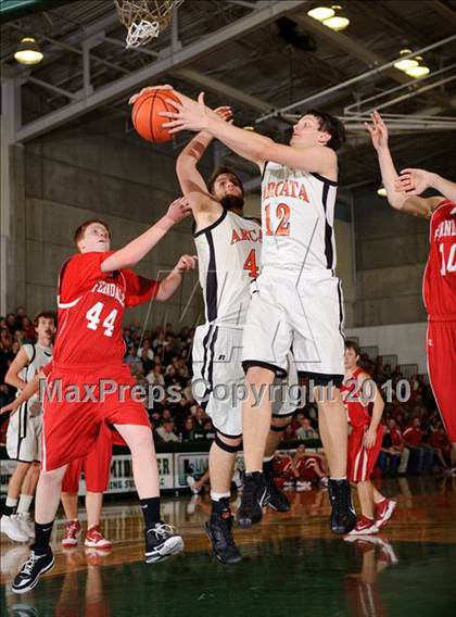Thumbnail 3 in Ferndale vs. Arcata (Dick Nicali Tournament) photogallery.