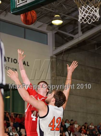 Thumbnail 3 in Ferndale vs. Arcata (Dick Nicali Tournament) photogallery.