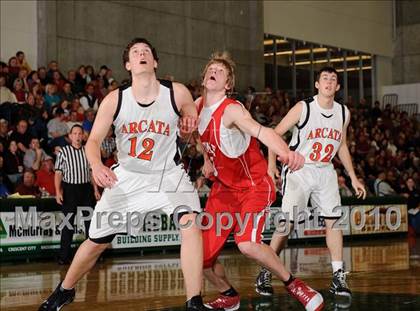 Thumbnail 2 in Ferndale vs. Arcata (Dick Nicali Tournament) photogallery.