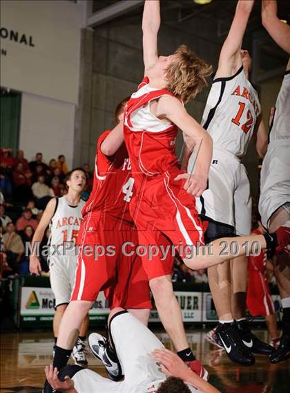 Thumbnail 1 in Ferndale vs. Arcata (Dick Nicali Tournament) photogallery.