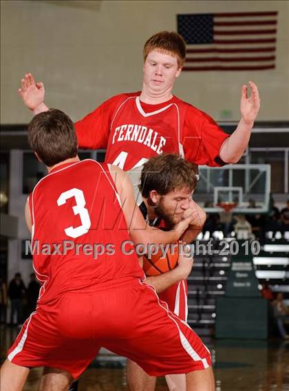 Thumbnail 2 in Ferndale vs. Arcata (Dick Nicali Tournament) photogallery.