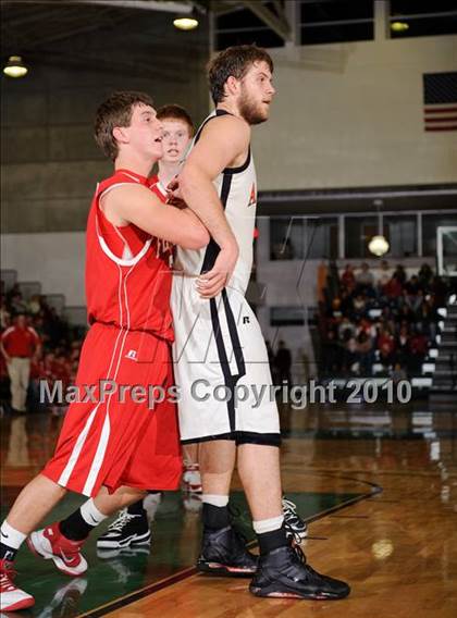 Thumbnail 1 in Ferndale vs. Arcata (Dick Nicali Tournament) photogallery.