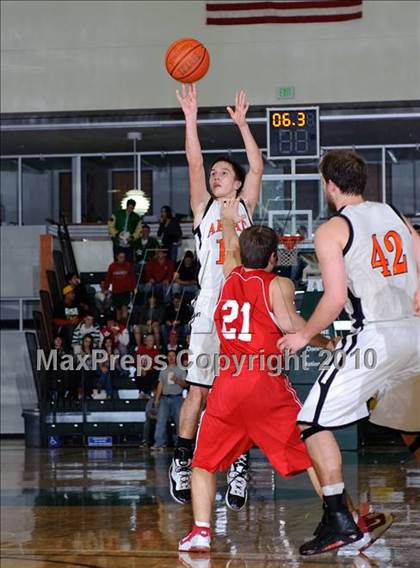 Thumbnail 2 in Ferndale vs. Arcata (Dick Nicali Tournament) photogallery.