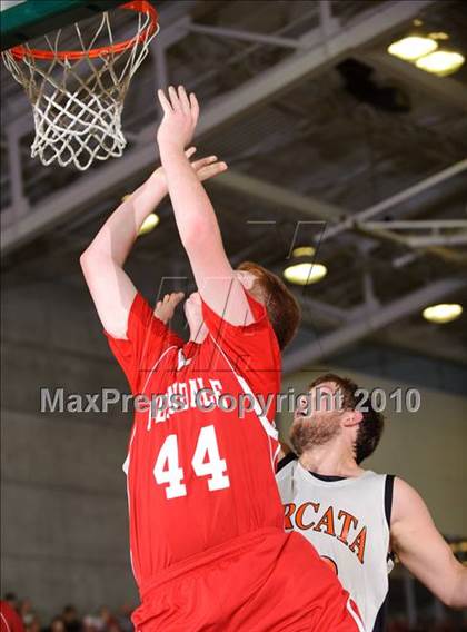 Thumbnail 3 in Ferndale vs. Arcata (Dick Nicali Tournament) photogallery.