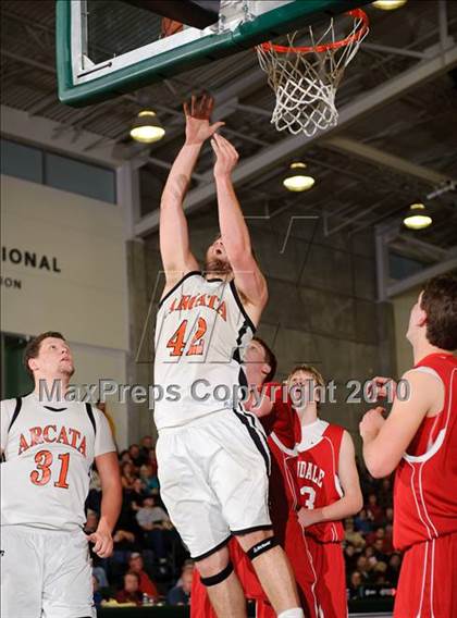 Thumbnail 2 in Ferndale vs. Arcata (Dick Nicali Tournament) photogallery.
