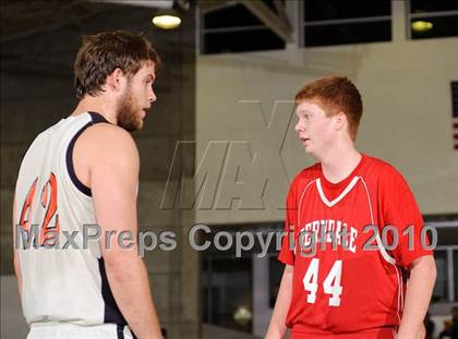 Thumbnail 1 in Ferndale vs. Arcata (Dick Nicali Tournament) photogallery.