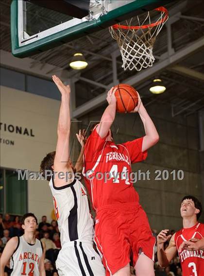 Thumbnail 3 in Ferndale vs. Arcata (Dick Nicali Tournament) photogallery.