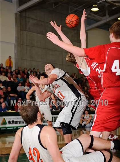 Thumbnail 2 in Ferndale vs. Arcata (Dick Nicali Tournament) photogallery.