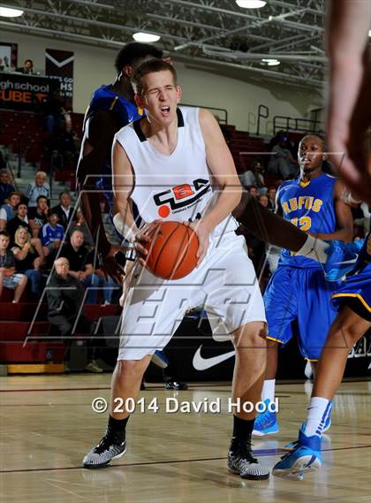 Thumbnail 3 in Oakley College (Las Palmas de Gran Canaria, Spain) vs. King (MaxPreps Holiday Classic) photogallery.