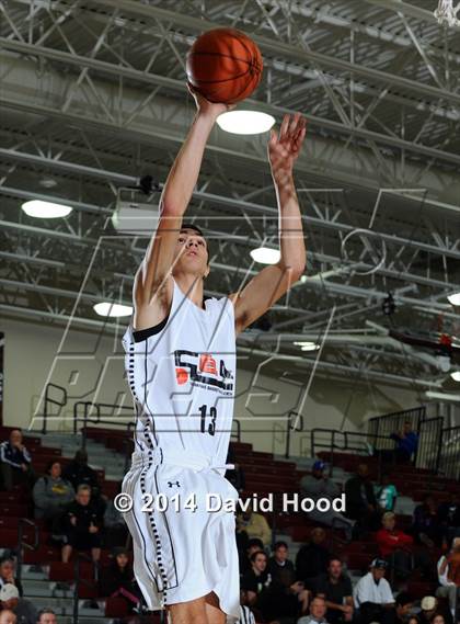 Thumbnail 3 in Oakley College (Las Palmas de Gran Canaria, Spain) vs. King (MaxPreps Holiday Classic) photogallery.