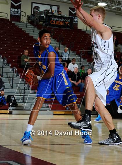 Thumbnail 1 in Oakley College (Las Palmas de Gran Canaria, Spain) vs. King (MaxPreps Holiday Classic) photogallery.