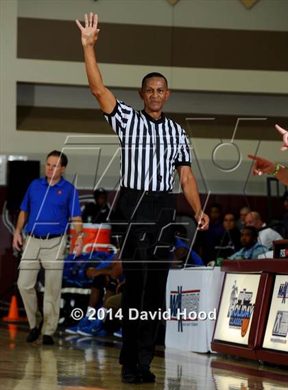 Thumbnail 3 in Oakley College (Las Palmas de Gran Canaria, Spain) vs. King (MaxPreps Holiday Classic) photogallery.