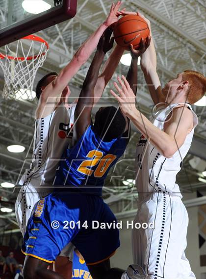 Thumbnail 3 in Oakley College (Las Palmas de Gran Canaria, Spain) vs. King (MaxPreps Holiday Classic) photogallery.