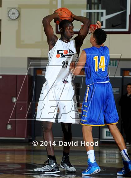 Thumbnail 3 in Oakley College (Las Palmas de Gran Canaria, Spain) vs. King (MaxPreps Holiday Classic) photogallery.