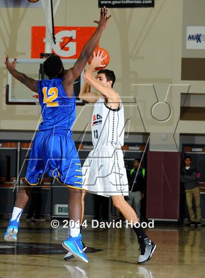 Thumbnail 3 in Oakley College (Las Palmas de Gran Canaria, Spain) vs. King (MaxPreps Holiday Classic) photogallery.