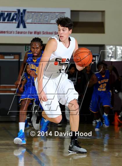 Thumbnail 2 in Oakley College (Las Palmas de Gran Canaria, Spain) vs. King (MaxPreps Holiday Classic) photogallery.