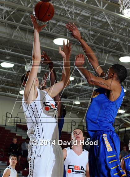 Thumbnail 3 in Oakley College (Las Palmas de Gran Canaria, Spain) vs. King (MaxPreps Holiday Classic) photogallery.