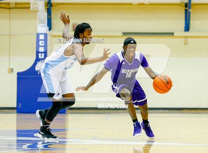 Thumbnail 2 in Washington County (Plymouth) vs Deep Creek (Robert L. Vaughan Border Clash Basketball Invitational) photogallery.