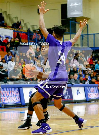 Thumbnail 3 in Washington County (Plymouth) vs Deep Creek (Robert L. Vaughan Border Clash Basketball Invitational) photogallery.