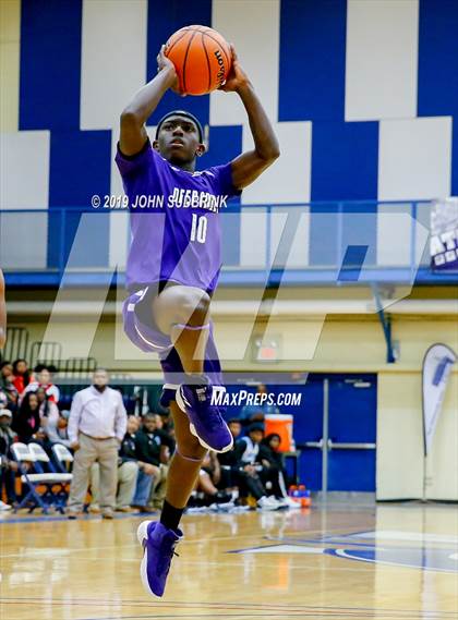 Thumbnail 3 in Washington County (Plymouth) vs Deep Creek (Robert L. Vaughan Border Clash Basketball Invitational) photogallery.