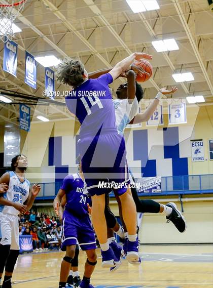 Thumbnail 2 in Washington County (Plymouth) vs Deep Creek (Robert L. Vaughan Border Clash Basketball Invitational) photogallery.