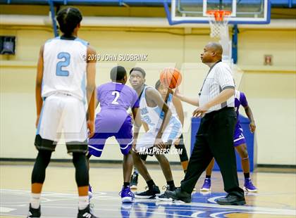 Thumbnail 2 in Washington County (Plymouth) vs Deep Creek (Robert L. Vaughan Border Clash Basketball Invitational) photogallery.