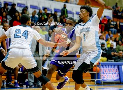 Thumbnail 3 in Washington County (Plymouth) vs Deep Creek (Robert L. Vaughan Border Clash Basketball Invitational) photogallery.