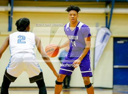 Thumbnail 3 in Washington County (Plymouth) vs Deep Creek (Robert L. Vaughan Border Clash Basketball Invitational) photogallery.