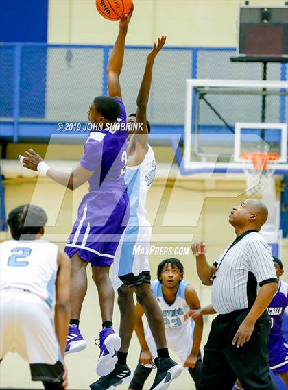 Thumbnail 3 in Washington County (Plymouth) vs Deep Creek (Robert L. Vaughan Border Clash Basketball Invitational) photogallery.