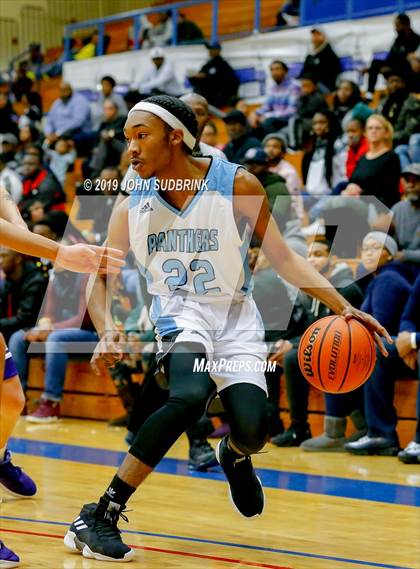 Thumbnail 3 in Washington County (Plymouth) vs Deep Creek (Robert L. Vaughan Border Clash Basketball Invitational) photogallery.