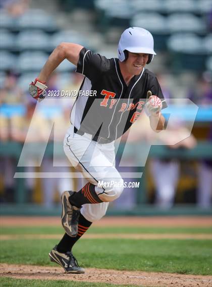 Thumbnail 3 in Bishop Guilfoyle vs. Tyrone photogallery.