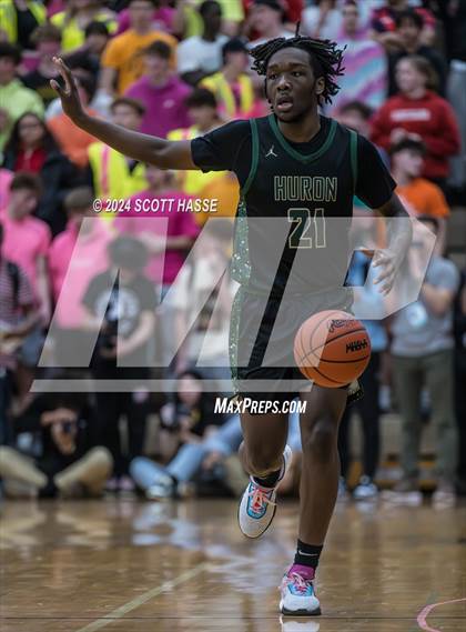 Thumbnail 1 in East Lansing vs. Ann Arbor Huron  (MHSAA Division 1 Quarter Final) photogallery.