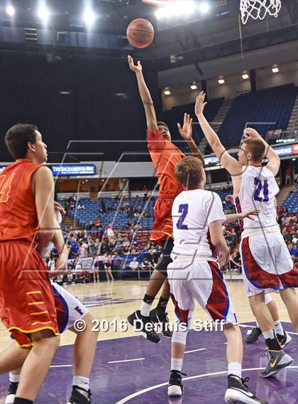 Thumbnail 1 in Folsom vs. Jesuit (CIF SJS D1 Semifinal) photogallery.