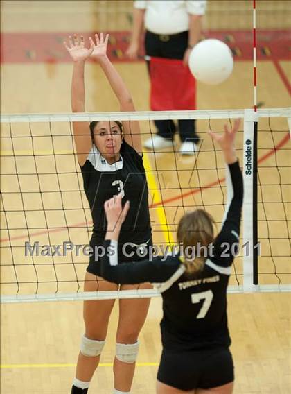 Thumbnail 3 in Torrey Pines vs. Rancho Buena Vista (CIF SDS D1 Final) photogallery.