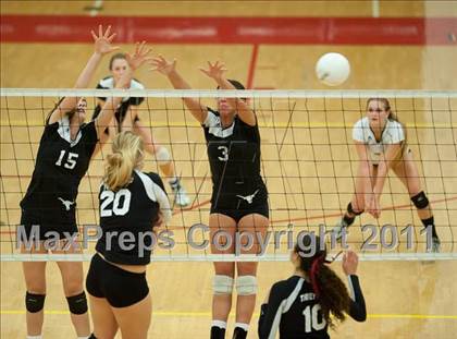 Thumbnail 2 in Torrey Pines vs. Rancho Buena Vista (CIF SDS D1 Final) photogallery.