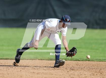 Thumbnail 2 in Salesian vs La Salle photogallery.