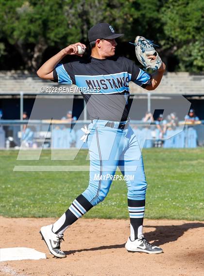Thumbnail 3 in Salesian vs La Salle photogallery.