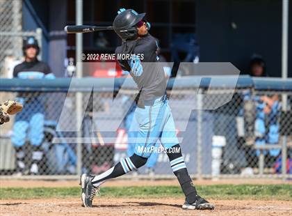 Thumbnail 1 in Salesian vs La Salle photogallery.