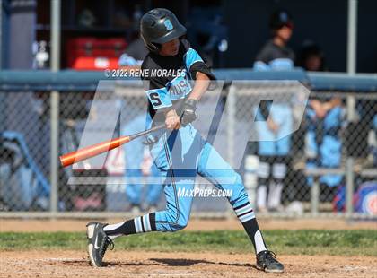 Thumbnail 2 in Salesian vs La Salle photogallery.