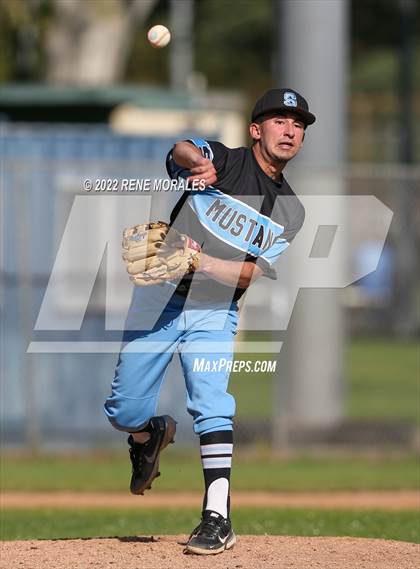 Thumbnail 3 in Salesian vs La Salle photogallery.