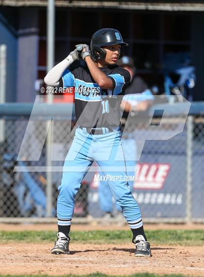 Thumbnail 2 in Salesian vs La Salle photogallery.