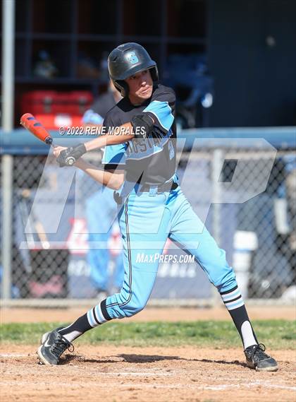 Thumbnail 3 in Salesian vs La Salle photogallery.