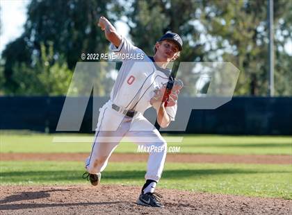 Thumbnail 3 in Salesian vs La Salle photogallery.