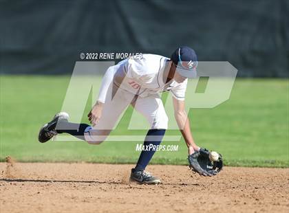 Thumbnail 3 in Salesian vs La Salle photogallery.