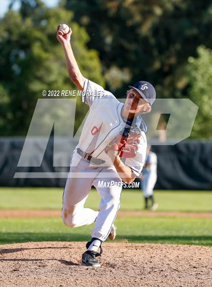 Thumbnail 2 in Salesian vs La Salle photogallery.