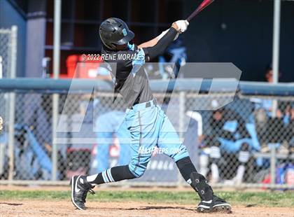 Thumbnail 3 in Salesian vs La Salle photogallery.