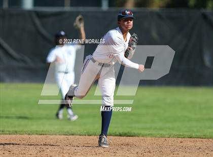 Thumbnail 1 in Salesian vs La Salle photogallery.