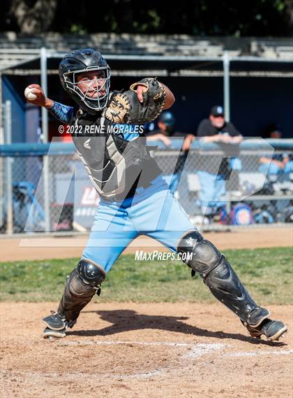 Thumbnail 2 in Salesian vs La Salle photogallery.