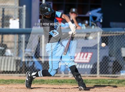 Thumbnail 2 in Salesian vs La Salle photogallery.