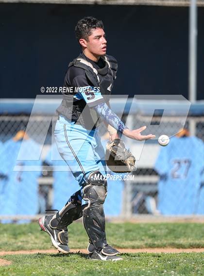 Thumbnail 1 in Salesian vs La Salle photogallery.